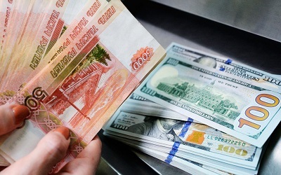 Россияне отказываются от долларовых депозитов и переходят в рублевые