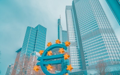 Евро готовится примерить корону доллара